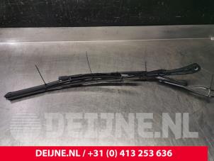 Gebruikte Ruitenwisserarm voor Mercedes E (W213) E-220d 2.0 Turbo 16V Prijs € 50,00 Margeregeling aangeboden door van Deijne Onderdelen Uden B.V.