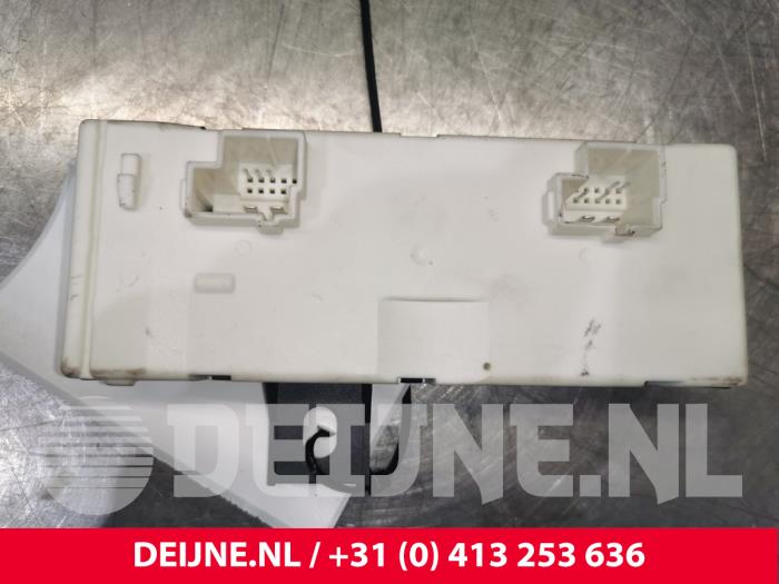 Gebruikte Module achterklep motor Mercedes E (W213) E-220d 2.0 Turbo 16V Prijs € 60,00 Margeregeling aangeboden door van Deijne Onderdelen Uden B.V.