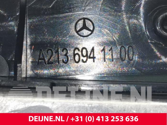 Remlicht Extra midden van een Mercedes-Benz E (W213) E-220d 2.0 Turbo 16V 2016