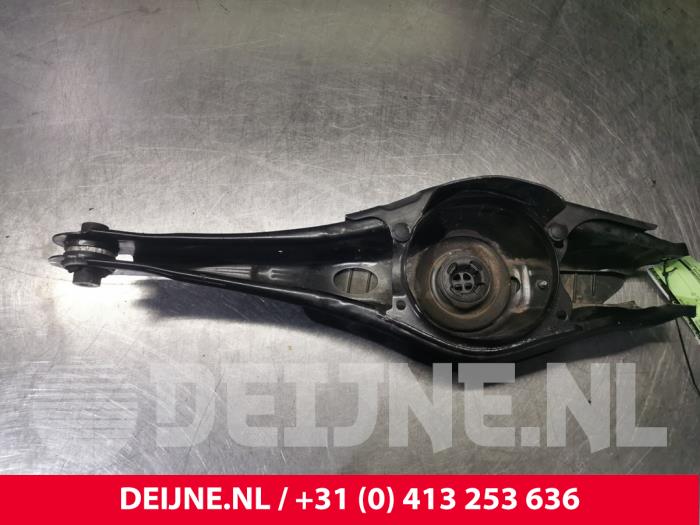 Volkswagen Golf Rear spring retainer, right O126971