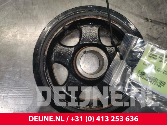 Gebruikte Poelie Krukas Porsche Cayenne (9PA) 4.5 S V8 32V Prijs € 90,00 Margeregeling aangeboden door van Deijne Onderdelen Uden B.V.
