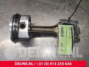 Gebruikte Zuiger Porsche Cayenne (9PA) 4.5 S V8 32V Prijs € 120,00 Margeregeling aangeboden door van Deijne Onderdelen Uden B.V.