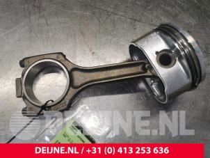 Gebruikte Zuiger Porsche Cayenne (9PA) 4.5 S V8 32V Prijs € 120,00 Margeregeling aangeboden door van Deijne Onderdelen Uden B.V.