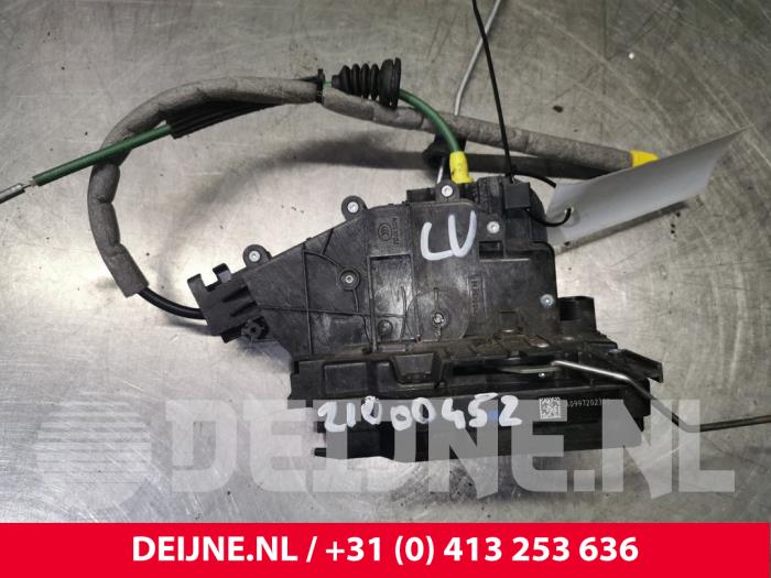 Mercedes C-Klasse Door lock mechanism 4-door, front left O127237