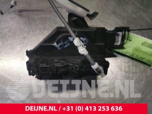 Gebruikte Deurslot Mechaniek 2Deurs rechts Peugeot Expert (V1/VA/VB/VE/VF/VT/VY) 2.0 Blue HDi 180 16V Prijs € 90,75 Inclusief btw aangeboden door van Deijne Onderdelen Uden B.V.