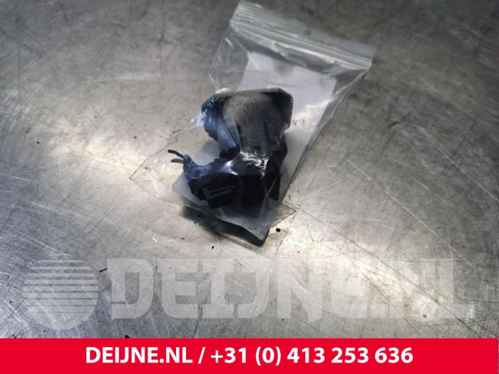 Gebruikte PDC Sensor Mercedes E (W210) 2.2 E-220 CDI 16V Prijs € 10,00 Margeregeling aangeboden door van Deijne Onderdelen Uden B.V.