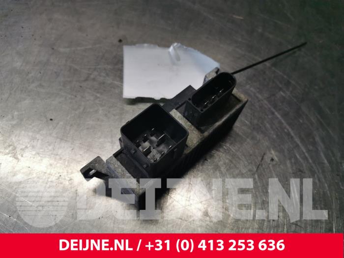 Opel Vivaro Glow plug relay O127575