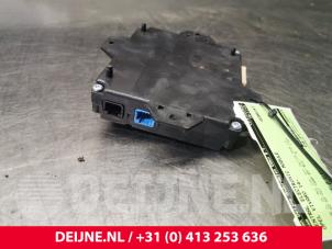 Opel Vivaro Central electronic module O127587 foto 2