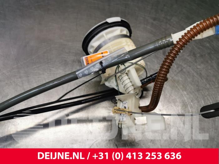 Gebruikte Tank element Pomp BMW Mini (R50/53) 1.6 16V Cooper Prijs € 50,00 Margeregeling aangeboden door van Deijne Onderdelen Uden B.V.