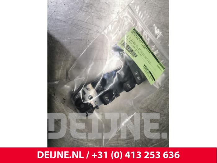 Volvo V40 Electric window switch O127829