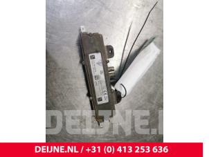 Porsche Cayenne Antenne Versterker O127854 foto 2