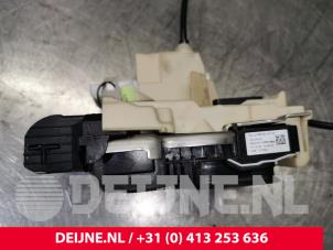 Volvo XC40 Deurslot Mechaniek 4Deurs links-achter O128162 foto 2