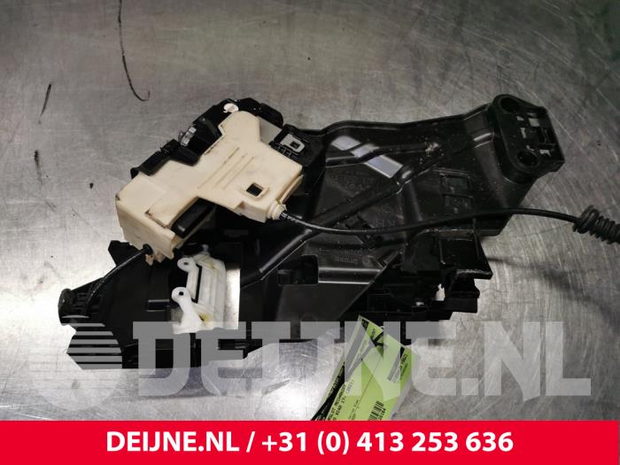 Volvo XC40 Deurslot Mechaniek 4Deurs rechts-achter O128164