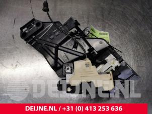 Volvo XC40 Deurslot Mechaniek 4Deurs rechts-achter O128164 foto 2