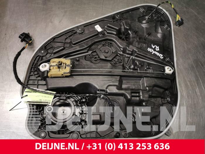 Volvo XC40 Ruitmechaniek 4Deurs rechts-achter O128165
