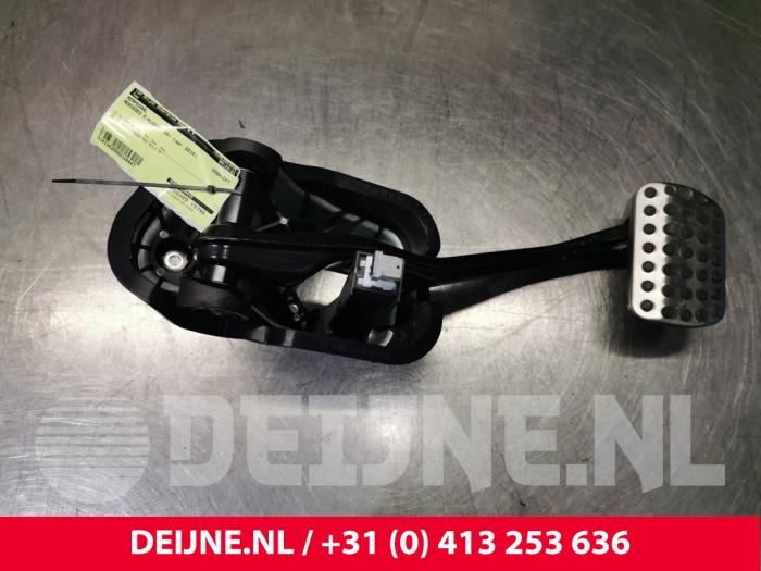 Mercedes E-Klasse Bremspedal O128447