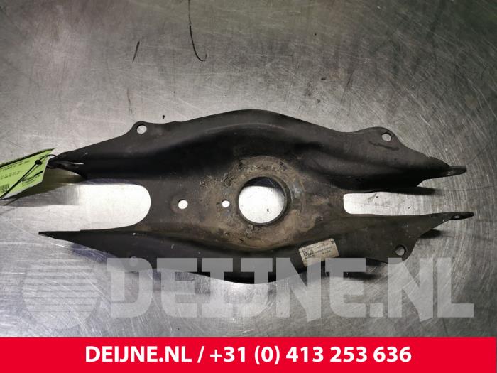 Mercedes E-Klasse Veerschotel rechts-achter O128526