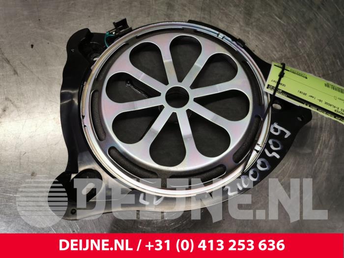 Mercedes E-Klasse Lautsprecher O128536