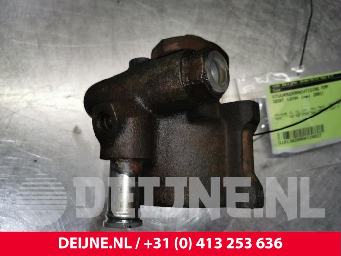 Gebruikte Pomp Servo Seat Leon (1M1) 2.8 V6 24V Cupra 4 Prijs € 20,00 Margeregeling aangeboden door van Deijne Onderdelen Uden B.V.