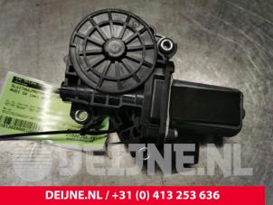 Audi S8 Motor for power rear door closer, left O128849 photo 3