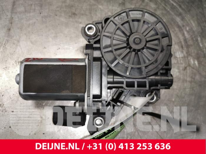 Audi S8 Sluithulpmotor portier rechts-voor O128852