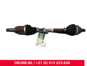 Gebruikte Steekas links-achter Renault Twingo III (AH) 0.9 Energy TCE 90 12V Prijs € 20,00 Margeregeling aangeboden door van Deijne Onderdelen Uden B.V.