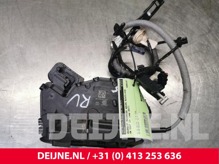 Volkswagen Golf Front door lock mechanism 4-door, right O129314