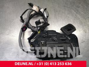 Volkswagen Golf Front door lock mechanism 4-door, right O129314 photo 2