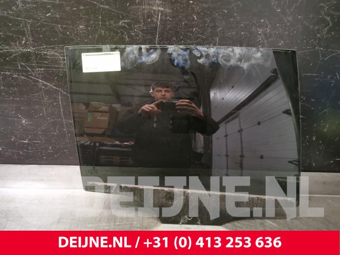 Volkswagen Golf Rear door window 4-door door, rear right O129325
