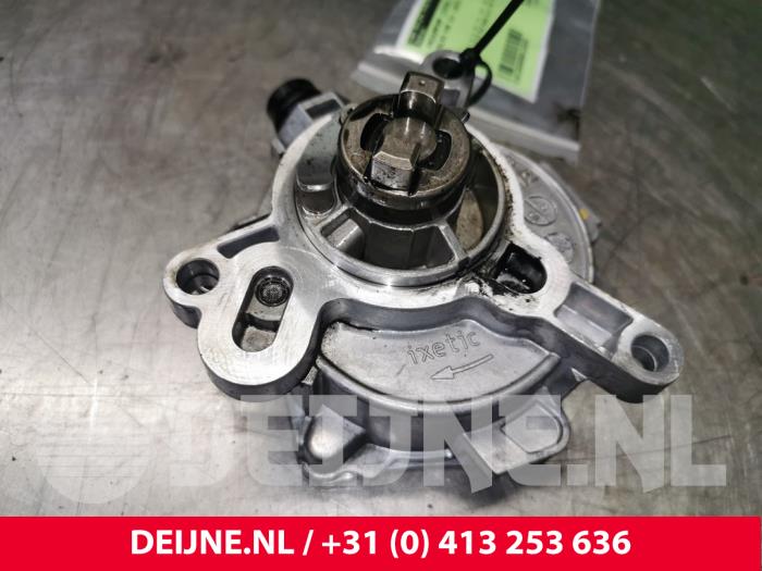 Vacuumpomp (Diesel) van een Volvo V40 (MV) 2.0 D4 16V 2015