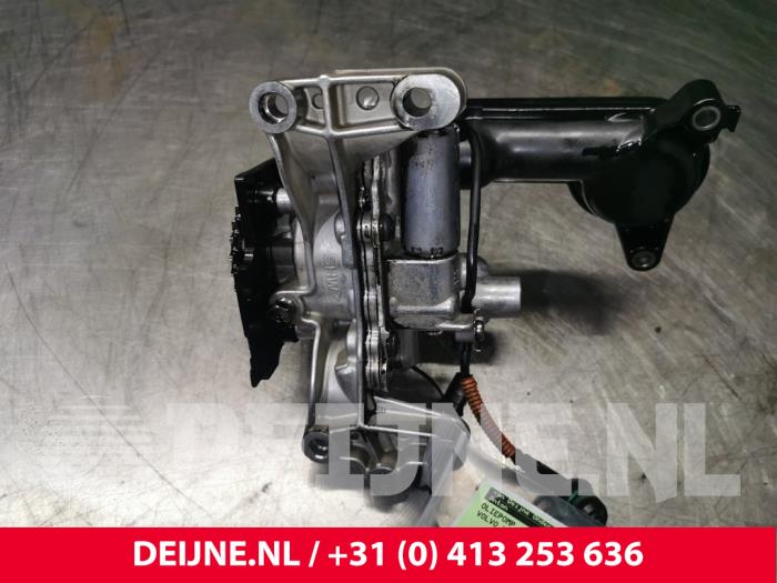 Gebruikte Oliepomp Volvo V40 (MV) 2.0 D4 16V Prijs € 100,00 Margeregeling aangeboden door van Deijne Onderdelen Uden B.V.
