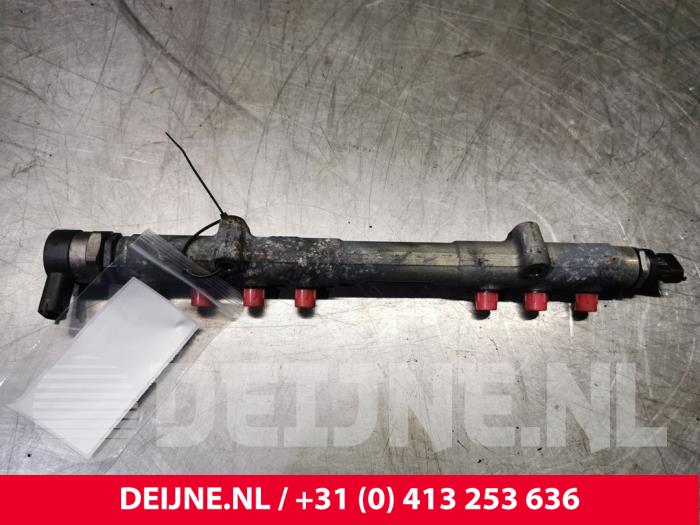 Volvo XC90 Fuel injector nozzle O129391