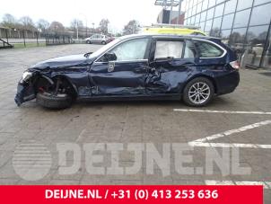 Gebruikte Extra Ruit 4Deurs links-achter BMW 3 serie Touring (F31) 320i 2.0 16V Prijs € 50,00 Margeregeling aangeboden door van Deijne Onderdelen Uden B.V.