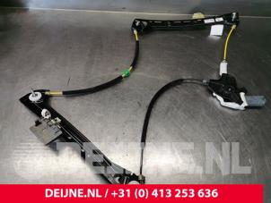Gebruikte Ruitmechaniek 2Deurs links-voor Mercedes E (R238) E-200 2.0 Turbo 16V Prijs € 75,00 Margeregeling aangeboden door van Deijne Onderdelen Uden B.V.