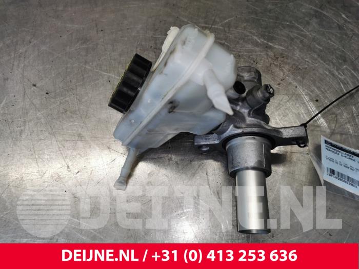 Mercedes E-Klasse Hauptbremszylinder O129631