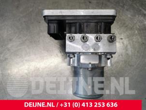 Mercedes E-Klasse ABS pump O129636 photo 2