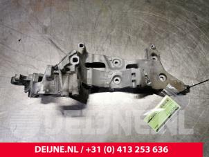 Gebruikte Steun dieselpomp Volkswagen Caddy IV 2.0 TDI 102 Prijs € 36,30 Inclusief btw aangeboden door van Deijne Onderdelen Uden B.V.