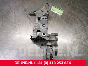 Volkswagen Caddy Steun dieselpomp O129807 foto 2