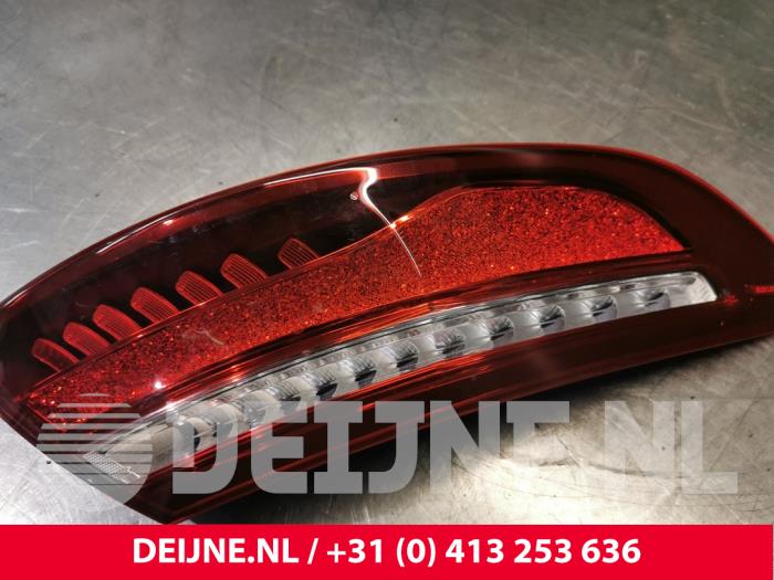 Mercedes E-Klasse Achterlicht links O129810