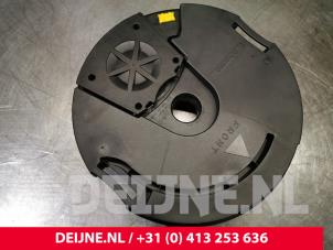 Volkswagen Golf Subwoofer O129910 photo 2