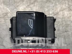 Gebruikte Raam schakelaar elektrisch Polestar Polestar 2 78kWh Long Range Dual Motor Prijs € 18,15 Inclusief btw aangeboden door van Deijne Onderdelen Uden B.V.