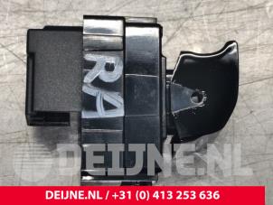 Gebruikte Raam schakelaar elektrisch Polestar Polestar 2 78kWh Long Range Dual Motor Prijs € 18,15 Inclusief btw aangeboden door van Deijne Onderdelen Uden B.V.