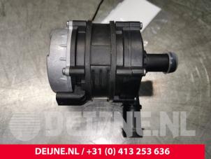 Polestar 2 Additional water pump O130347 photo 3
