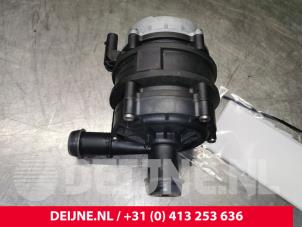 Polestar 2 Additional water pump O130347 photo 2