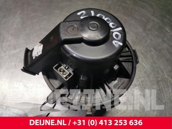 Volkswagen Crafter Kachel Ventilatiemotor O130484