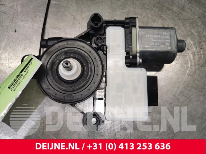 Volkswagen Golf Door window motor O130521