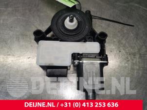 Volkswagen Golf Door window motor O130521 photo 2