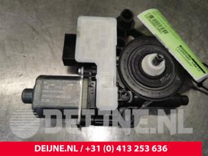 Volkswagen Golf Door window motor O130521 photo 3
