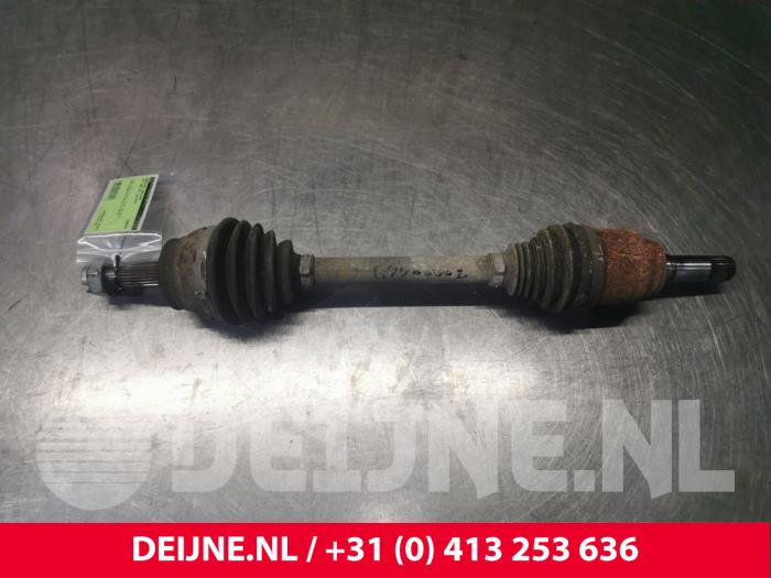 Gebruikte Aandrijfas links-voor Fiat Punto III (199) 1.3 JTD Multijet 80 16V Prijs € 25,00 Margeregeling aangeboden door van Deijne Onderdelen Uden B.V.