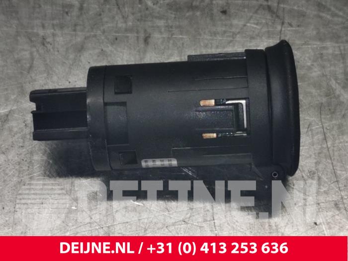 Polestar 2 AUX / USB-Anschluss O131037